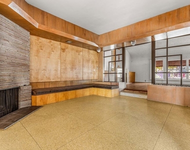 1838 S Victoria Avenue - Photo Thumbnail 11