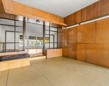 1838 S Victoria Avenue - Photo Thumbnail 12