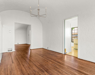 1838 S Victoria Avenue - Photo Thumbnail 14