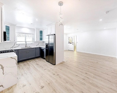 722 Lincoln Boulevard - Photo Thumbnail 1