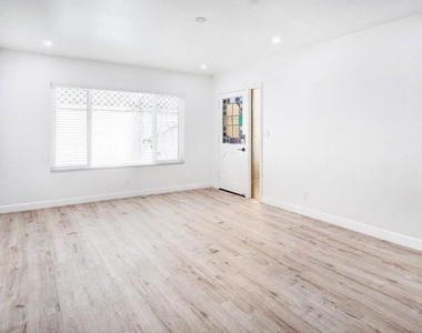 722 Lincoln Boulevard - Photo Thumbnail 9