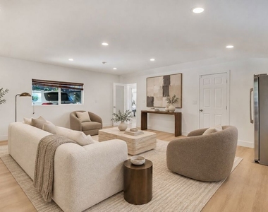 16047 Meadowcrest Road - Photo Thumbnail 10
