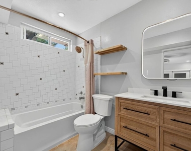 2418 Graham Avenue - Photo Thumbnail 18