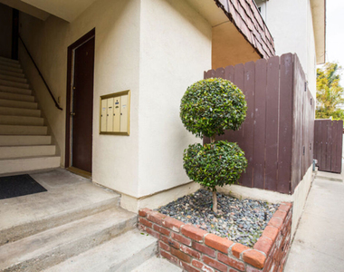 2418 Graham Avenue - Photo Thumbnail 2