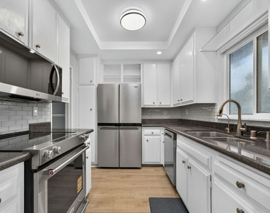 2418 Graham Avenue - Photo Thumbnail 9