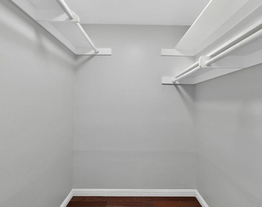 2418 Graham Avenue - Photo Thumbnail 22
