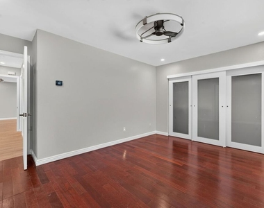 2418 Graham Avenue - Photo Thumbnail 15
