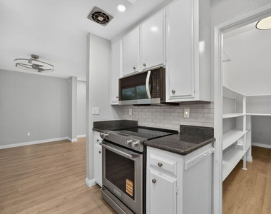2418 Graham Avenue - Photo Thumbnail 11