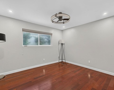 2418 Graham Avenue - Photo Thumbnail 20