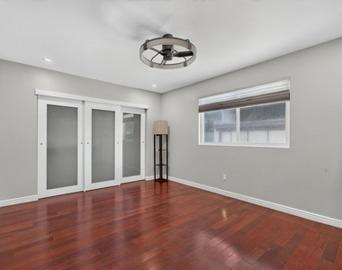 2418 Graham Avenue - Photo Thumbnail 14
