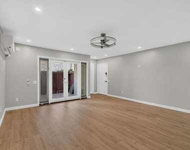 2418 Graham Avenue - Photo Thumbnail 6