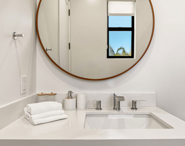 5017 Hesperia Avenue - Photo Thumbnail 58