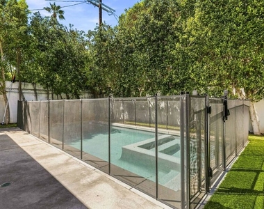 5017 Hesperia Avenue - Photo Thumbnail 5