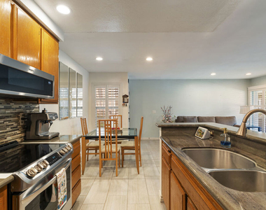 3863 Thorncroft Lane - Photo Thumbnail 7