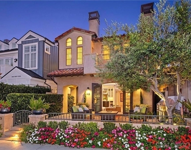 435 Carnation Ave - Photo Thumbnail 1