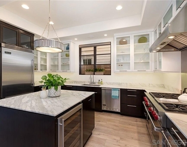 435 Carnation Ave - Photo Thumbnail 3
