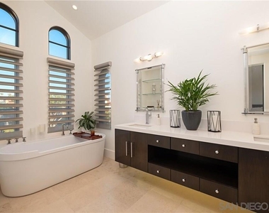 435 Carnation Ave - Photo Thumbnail 8
