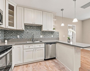 1429 Hermes Ave - Photo Thumbnail 4