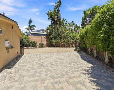 1429 Hermes Ave - Photo Thumbnail 19