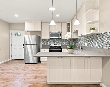 1429 Hermes Ave - Photo Thumbnail 7