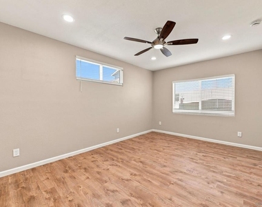 1429 Hermes Ave - Photo Thumbnail 17