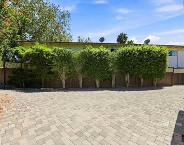1429 Hermes Ave - Photo Thumbnail 20