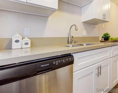 4331 53rd St - Photo Thumbnail 2
