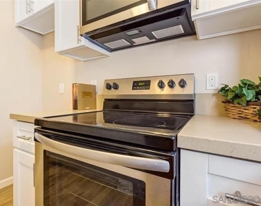 4331 53rd St - Photo Thumbnail 3