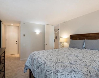 1040 Coast Blvd S - Photo Thumbnail 18