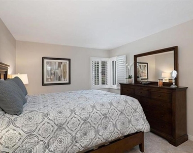 1040 Coast Blvd S - Photo Thumbnail 17
