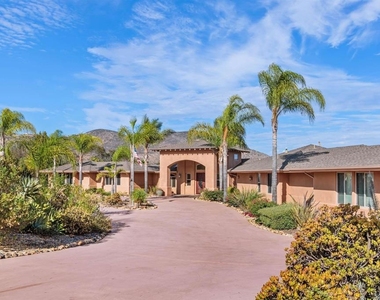 17429 Rancho Del Rio - Photo Thumbnail 7
