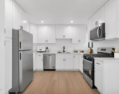 605 Warwick Avenue - Photo Thumbnail 2
