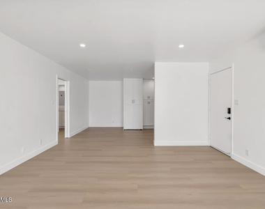 605 Warwick Avenue - Photo Thumbnail 6
