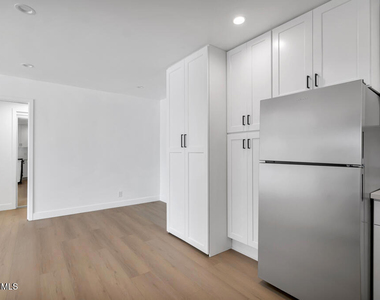 605 Warwick Avenue - Photo Thumbnail 13