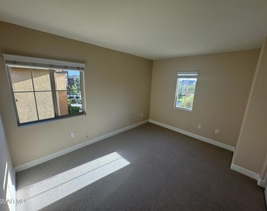7124 Baneberry Avenue - Photo Thumbnail 12