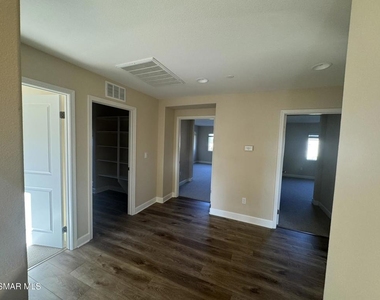 7124 Baneberry Avenue - Photo Thumbnail 10