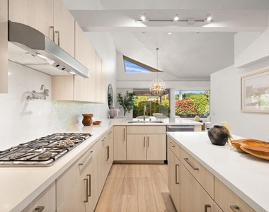 47 N Kavenish Drive - Photo Thumbnail 13