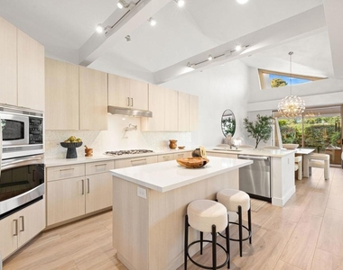 47 N Kavenish Drive - Photo Thumbnail 12