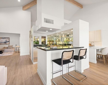 47 N Kavenish Drive - Photo Thumbnail 9