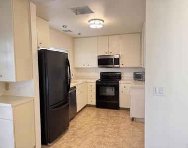 48728 Desert Flower Drive - Photo Thumbnail 6