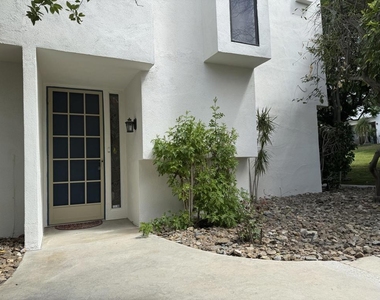 48728 Desert Flower Drive - Photo Thumbnail 3
