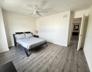 48728 Desert Flower Drive - Photo Thumbnail 18