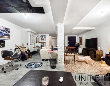 483 Evergreen Avenue - Photo Thumbnail 6