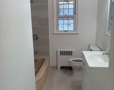 243 Lee Avenue - Photo Thumbnail 5