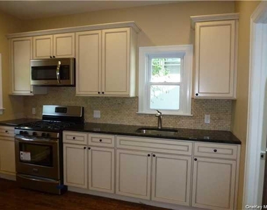 60 Elysian Avenue - Photo Thumbnail 6
