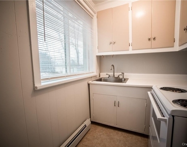 3435 Lexington Avenue - Photo Thumbnail 4