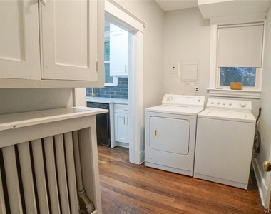 148 Franklin Avenue - Photo Thumbnail 3