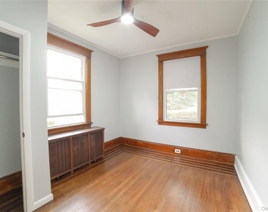 148 Franklin Avenue - Photo Thumbnail 4
