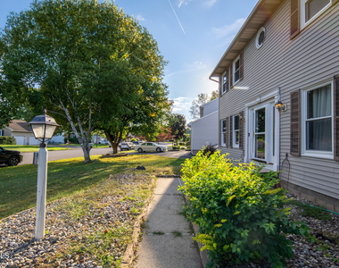 31 Berkshire Drive - Photo Thumbnail 3