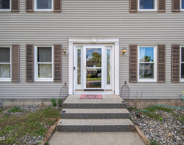 31 Berkshire Drive - Photo Thumbnail 4